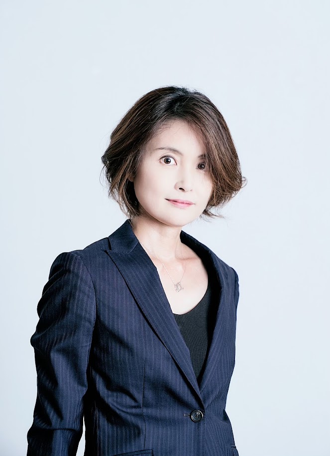 新井智美
