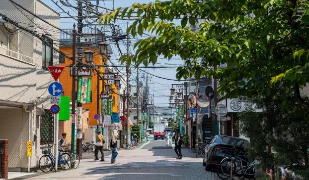 草加駅前一番通り（徒歩1分／約70m）