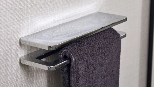 シェルフ付きタオル掛け